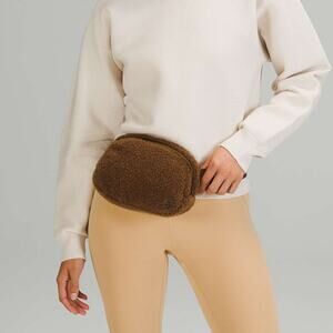 Lululemon Everywhere Teddy Fleece Belt Bag Burnt Caramel
